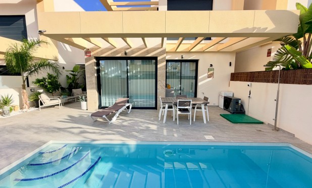 Resale - Villa - Los Montesinos - La Herrada