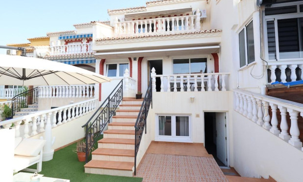 Resale - Semi Detached Villa - Torrevieja - Torretas