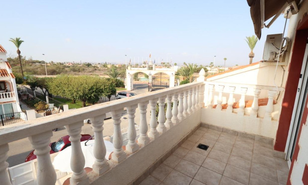 Resale - Semi Detached Villa - Torrevieja - Torretas