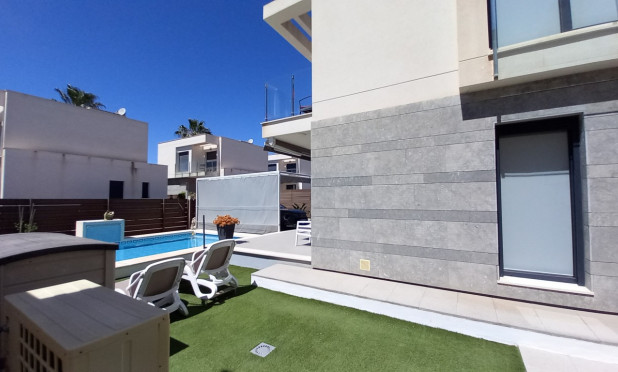 Herverkoop - Semi Detached Villa - Vistabella Golf