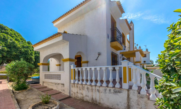 Resale - Villa - Torrevieja - Los altos