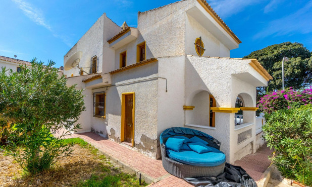 Resale - Villa - Torrevieja - Los altos