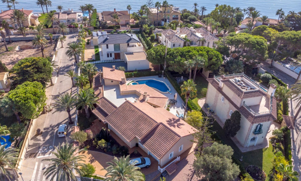 Resale - Villa - Cabo Roig - MUY CERCA DE LA PLAYA