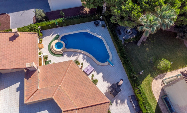 Resale - Villa - Cabo Roig - MUY CERCA DE LA PLAYA