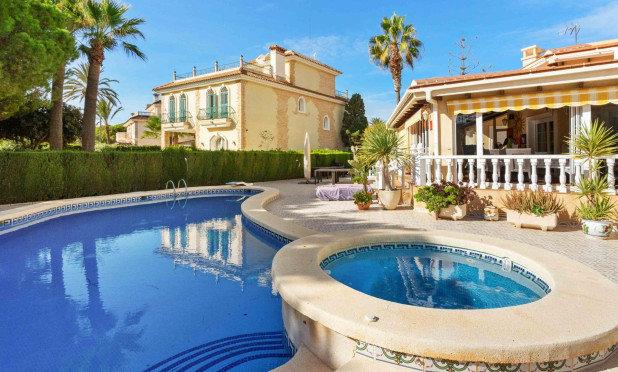 Resale - Villa - Cabo Roig - MUY CERCA DE LA PLAYA