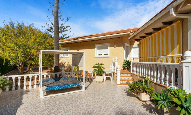 Resale - Villa - Cabo Roig - MUY CERCA DE LA PLAYA