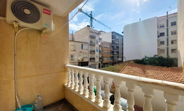 Resale - Apartment / flat - Torrevieja - Paseo maritimo