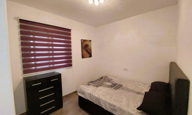 Resale - Apartment / flat - Torrevieja - Paseo maritimo