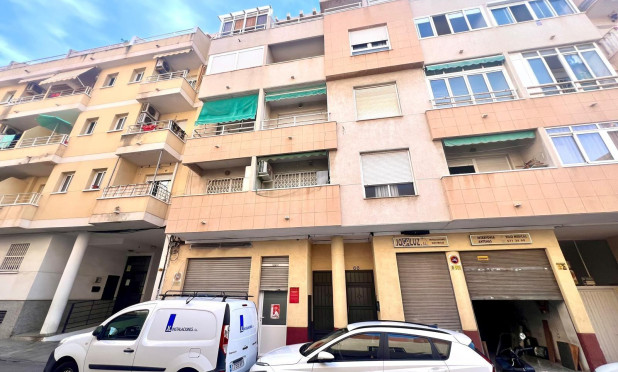 Resale - Apartment / flat - Torrevieja - Centro