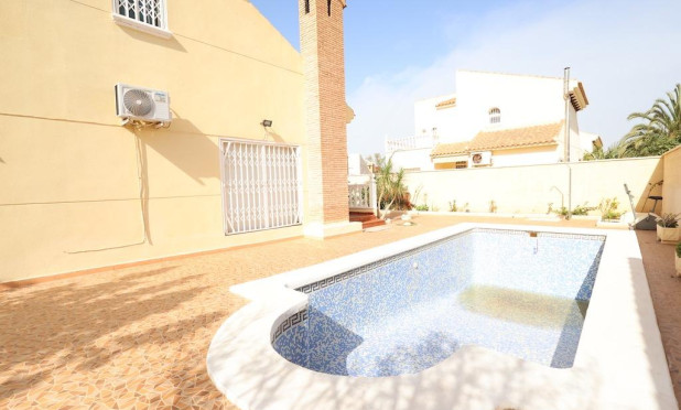 Resale - Villa - Orihuela Costa - Playa Flamenca