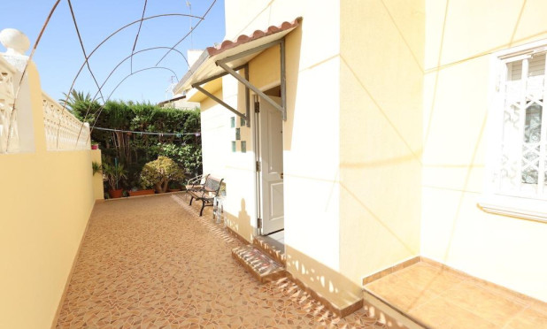 Resale - Villa - Orihuela Costa - Playa Flamenca