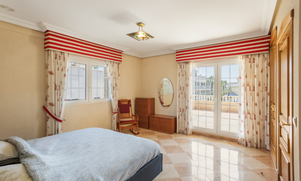 Resale - Villa - Torrevieja - La Veleta