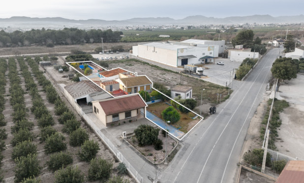 Resale - Finca / Country Property - Orihuela