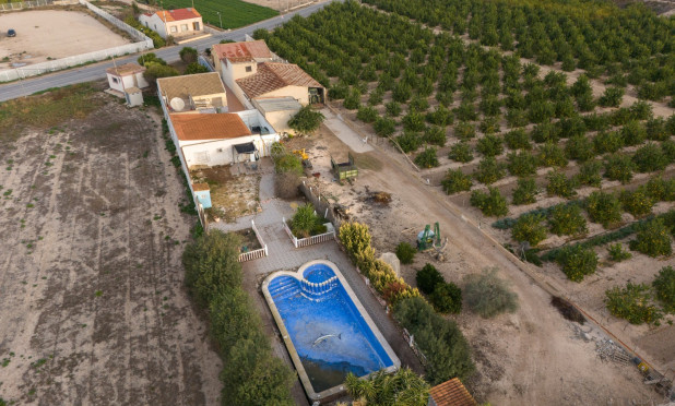 Resale - Finca / Country Property - Orihuela