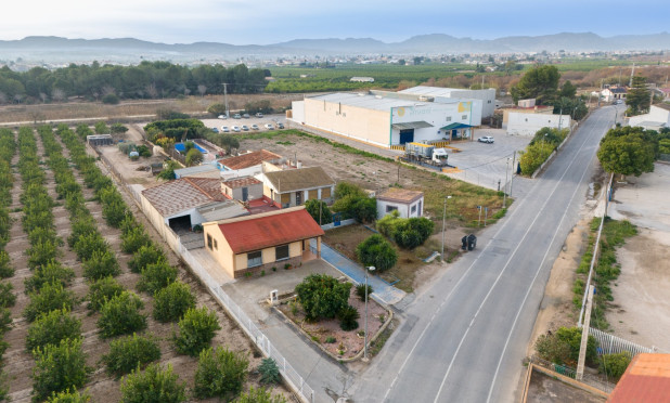 Resale - Finca / Country Property - Orihuela