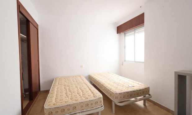 Resale - Apartment / flat - Torrevieja - Punta Prima