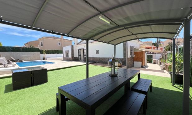 Wiederverkauf - Villa - Torrevieja - Los Balcones