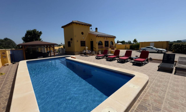 Resale - Finca / Country Property - Orihuela