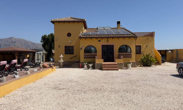 Resale - Finca / Country Property - Orihuela