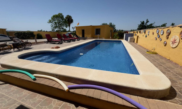 Resale - Finca / Country Property - Orihuela