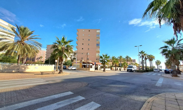 Resale - Apartment / flat - La Mata