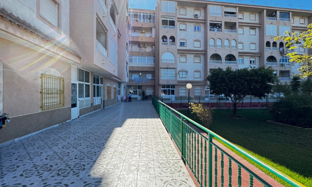 Resale - Apartment / flat - Torrevieja - El Acequión - Los Náufragos