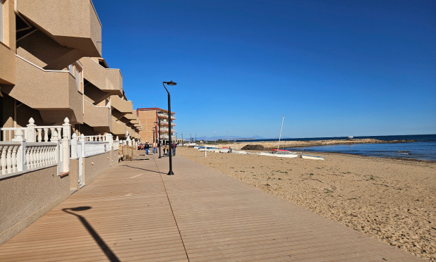 Resale - Apartment / flat - La Mata - 1st Line to the Sea