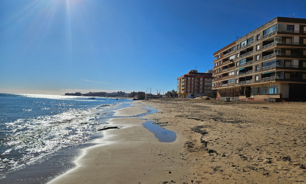 Resale - Apartment / flat - La Mata - 1st Line to the Sea