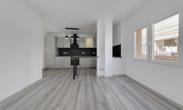 Resale - Apartment / flat - Torrevieja - Center