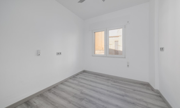 Resale - Apartment / flat - Torrevieja - Center