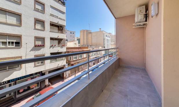 Resale - Apartment / flat - Torrevieja - Center