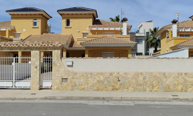 Resale - Villa - Orihuela Costa - La Zenia