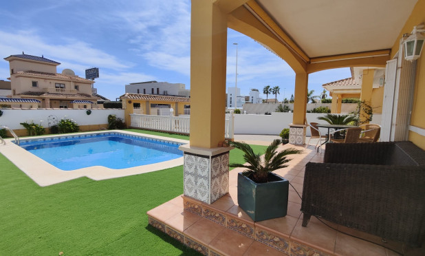 Resale - Villa - Orihuela Costa - La Zenia