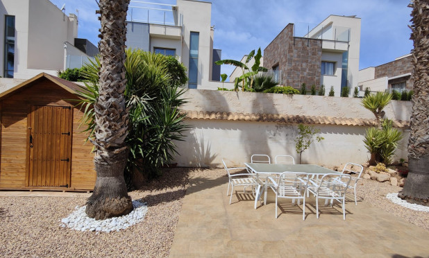 Resale - Villa - Orihuela Costa - La Zenia