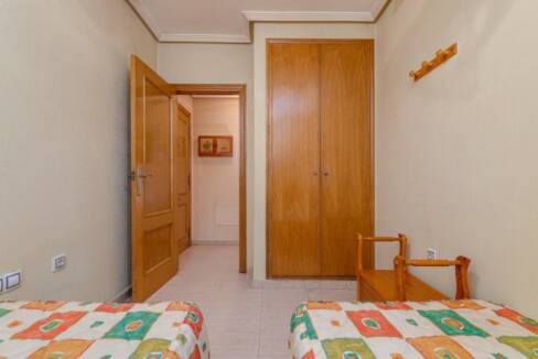 2 bedroom apartment in central Torrevieja (17) (Klein)
